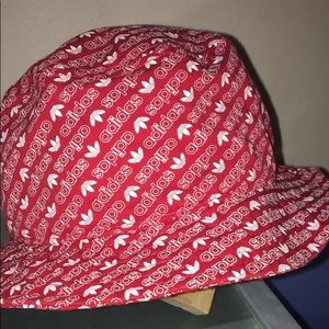 Adidas bucket hat